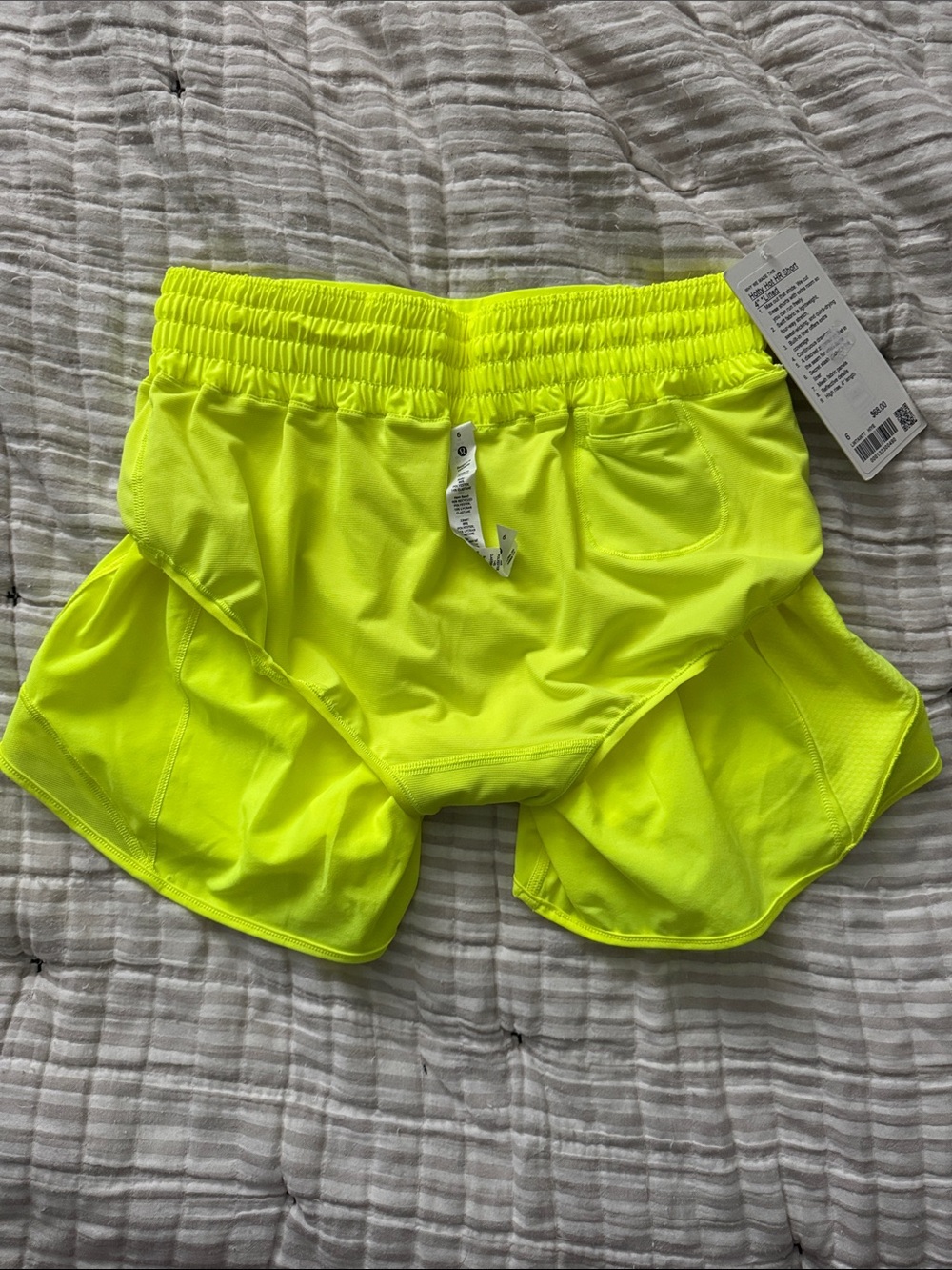 Lululemon Hotty Hot 4” Size 6 - Picture 4 of 4